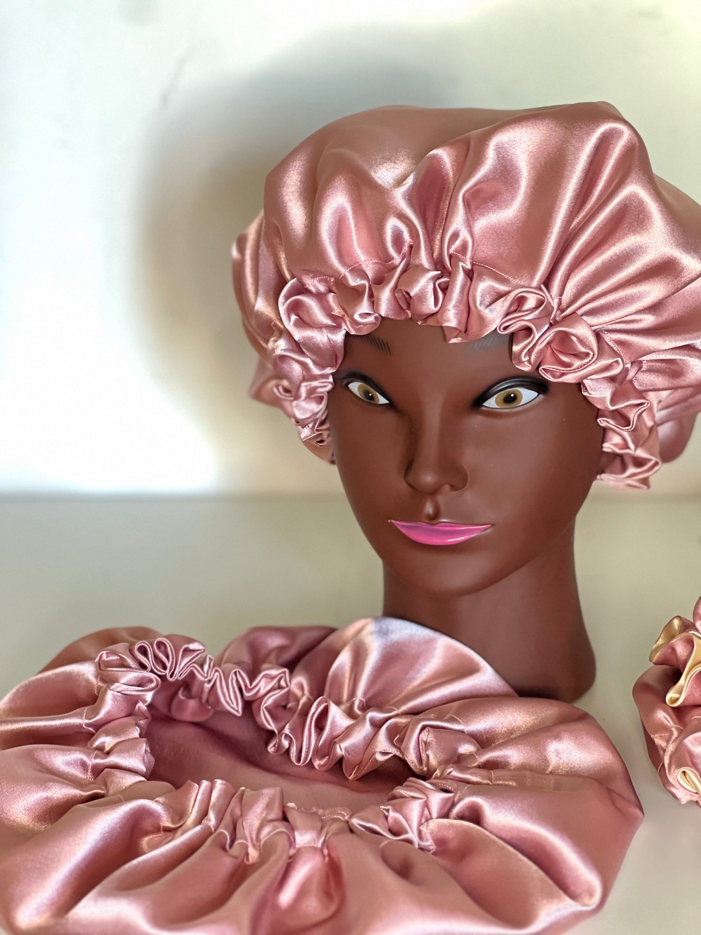 π Pink Satin Bonnet