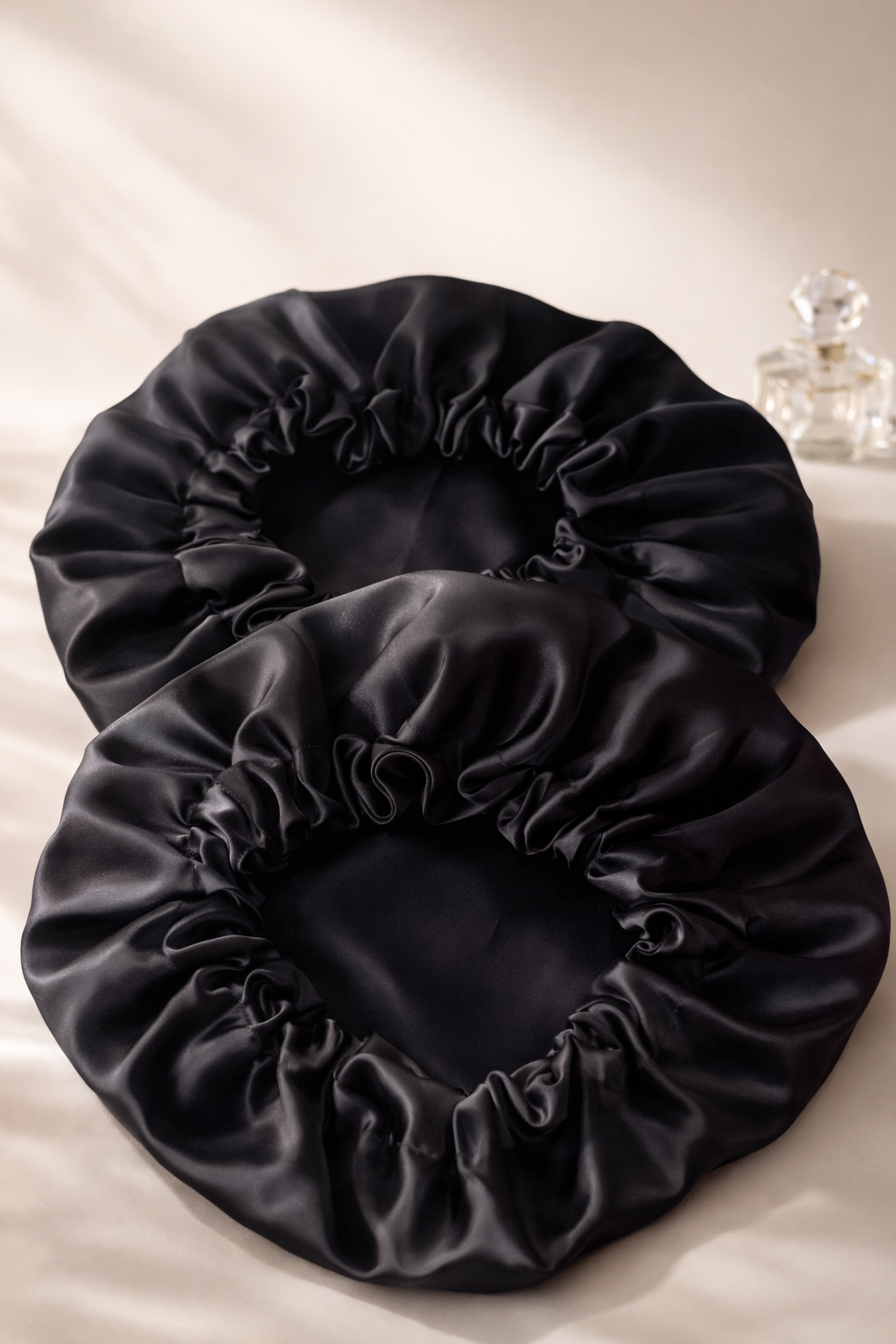 🖤 Black Satin Bonnet